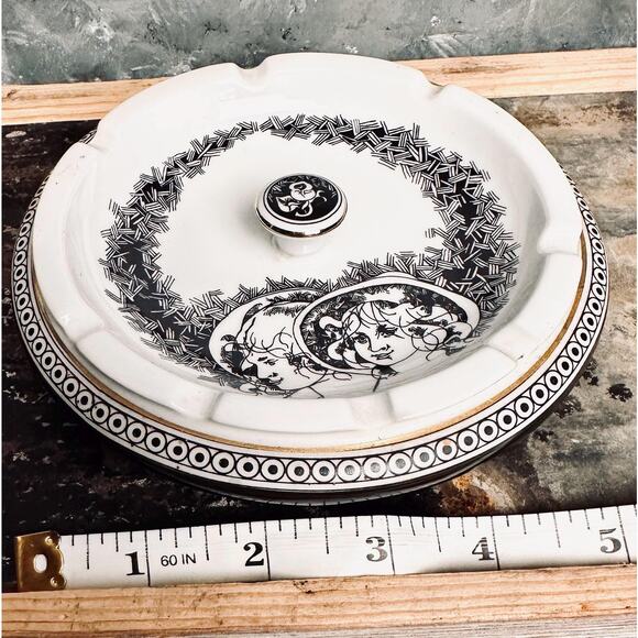 Beautiful HOLLOHAZA Hungary porcelain ashtray Surreal Portraits 6.5” - Picture 7 of 7